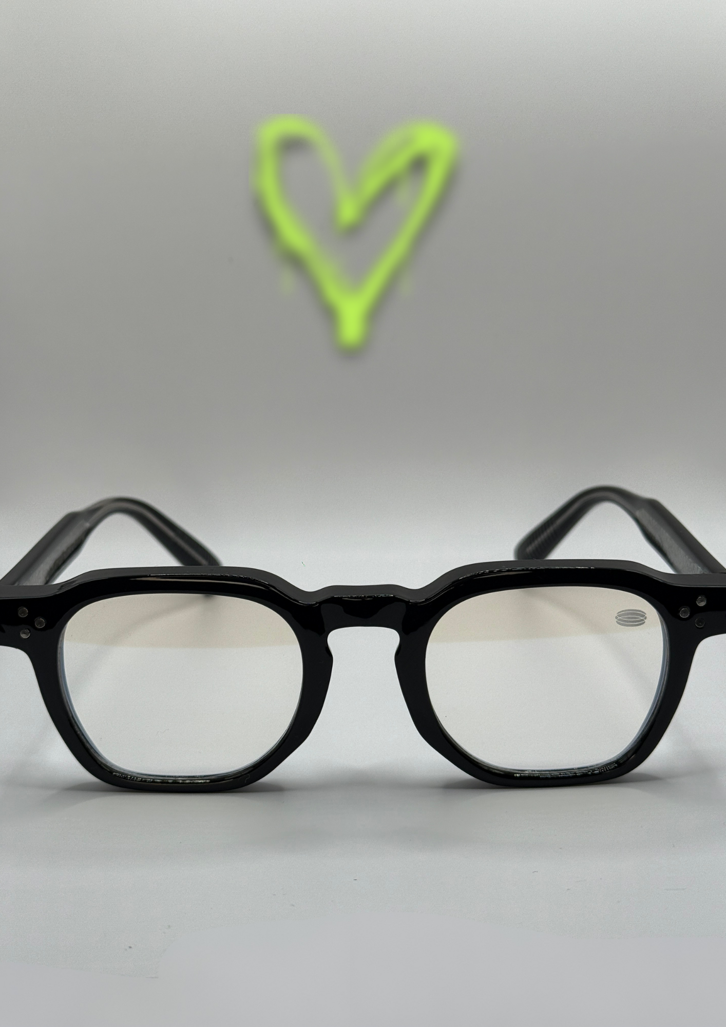 ONINE PRECENCE™ “CALM BLACK”