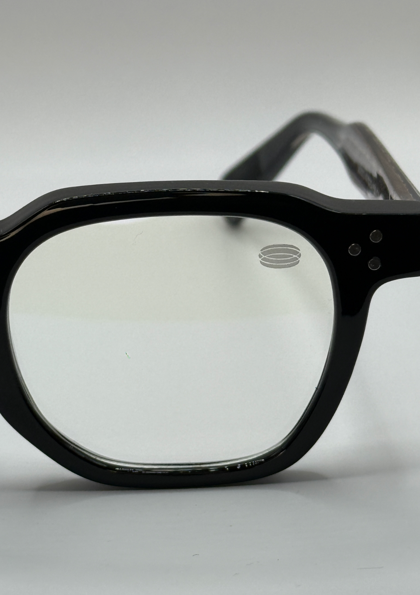 ONINE PRECENCE™ “CALM BLACK”